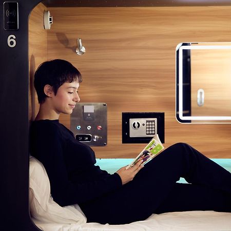 Capsule Hotel Montréal Buitenkant foto