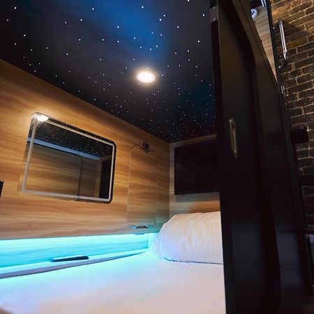 Capsule Hotel Montréal Buitenkant foto