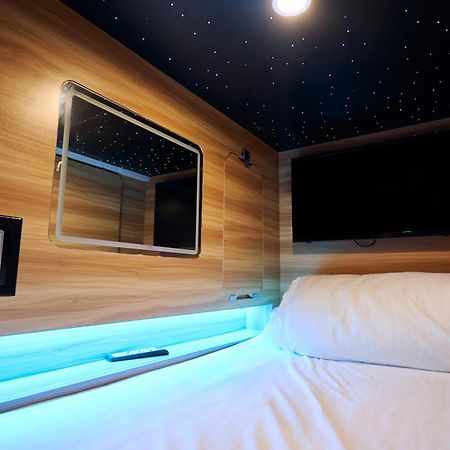 Capsule Hotel Montréal Buitenkant foto