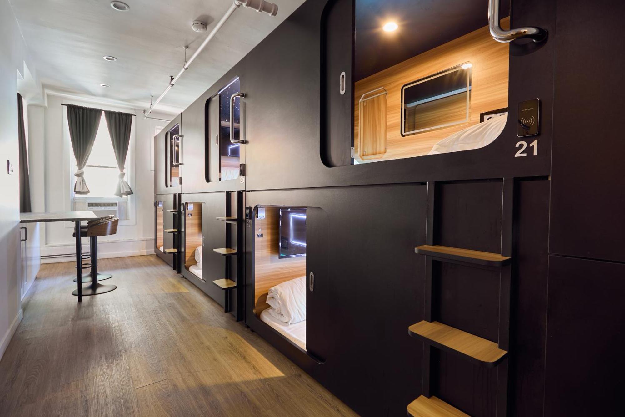 Capsule Hotel Montréal Buitenkant foto