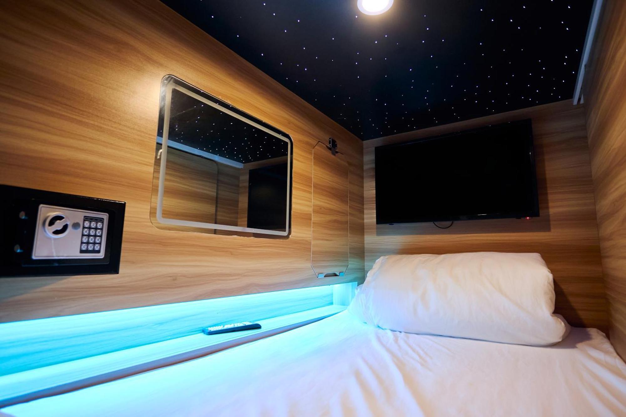 Capsule Hotel Montréal Buitenkant foto