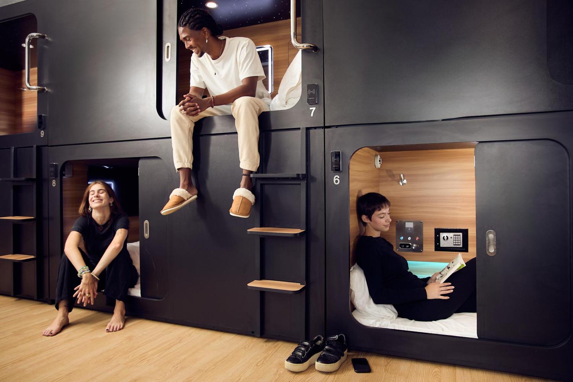 Capsule Hotel Montréal Buitenkant foto