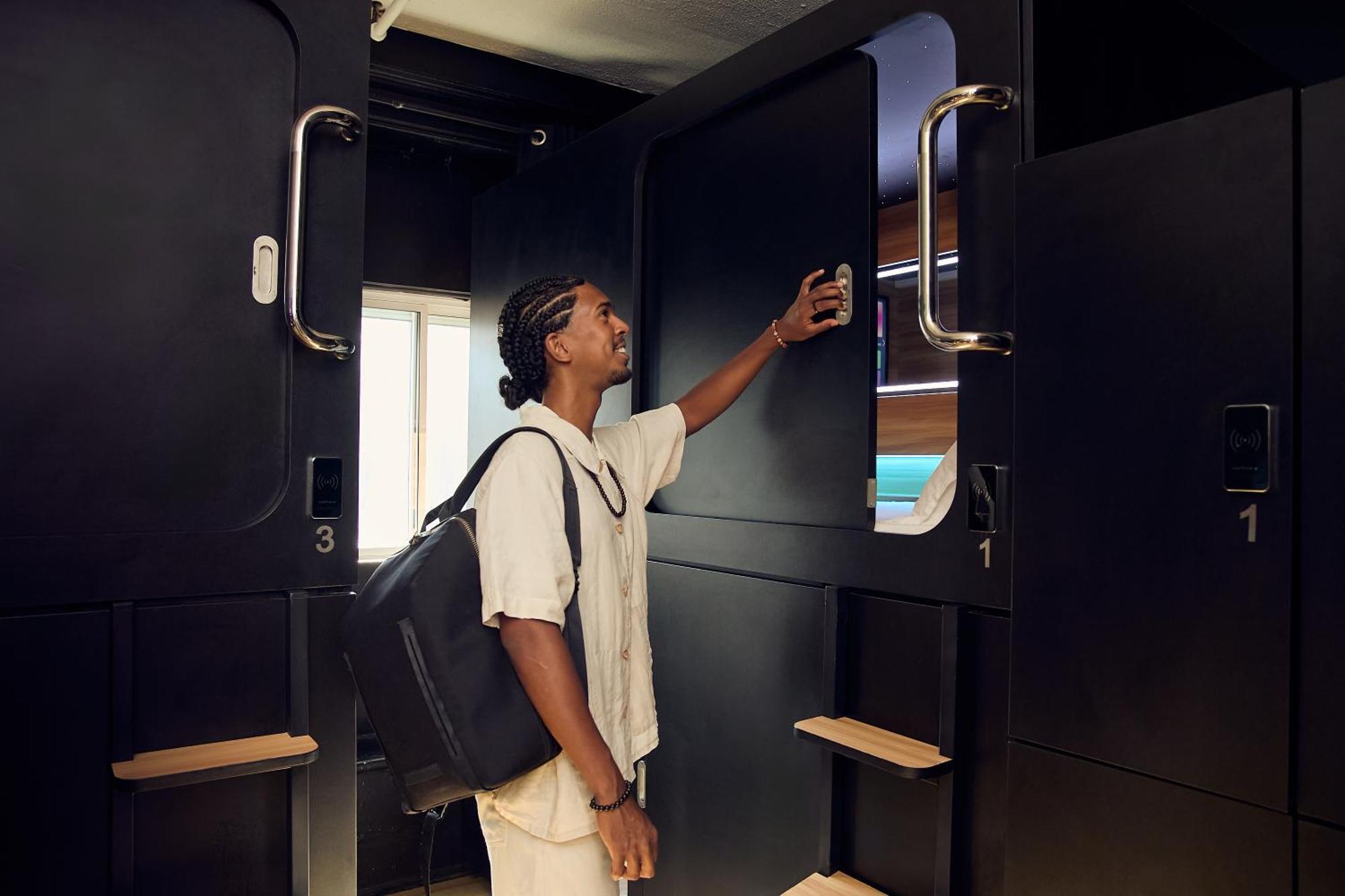 Capsule Hotel Montréal Buitenkant foto