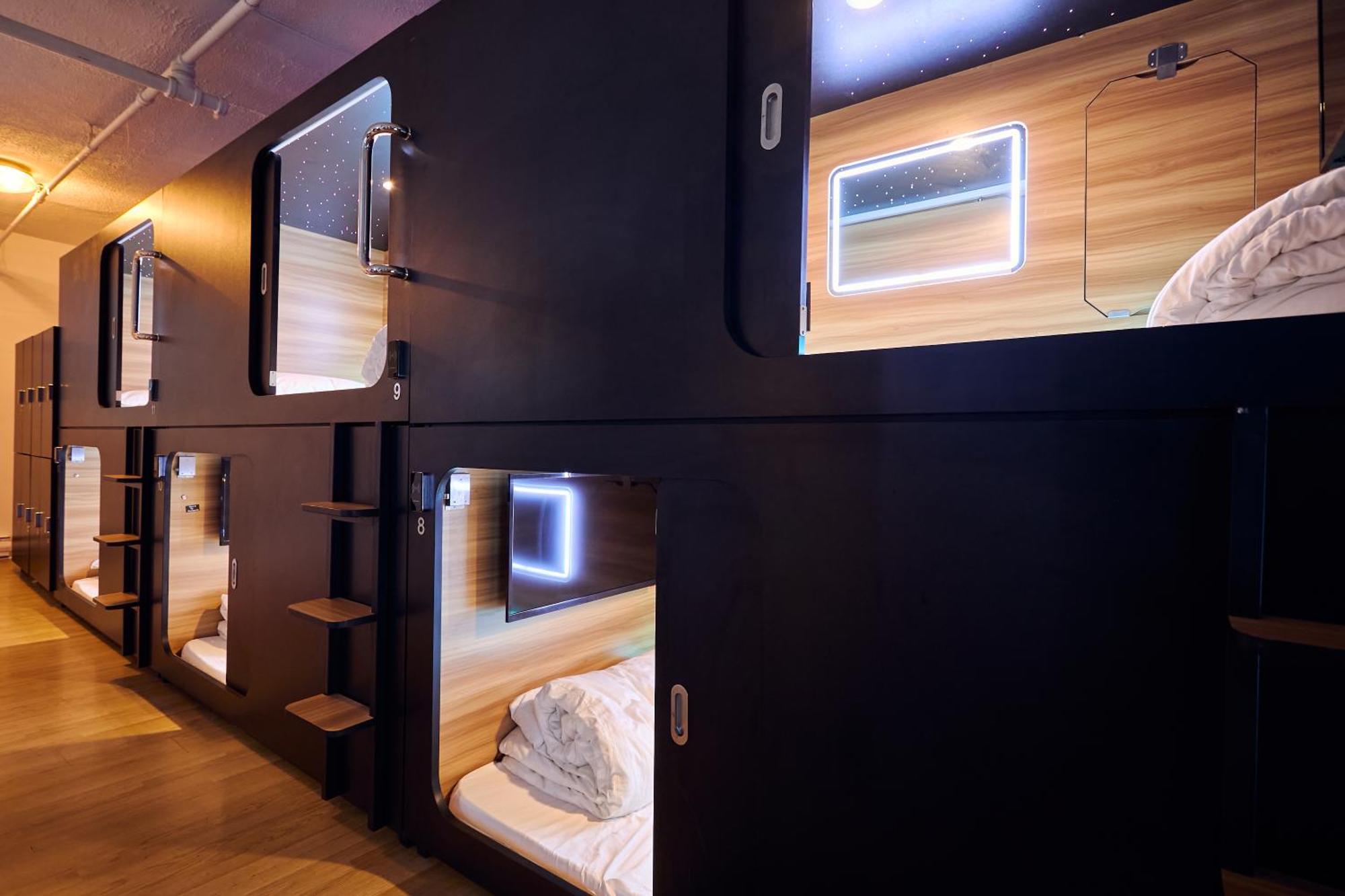 Capsule Hotel Montréal Buitenkant foto