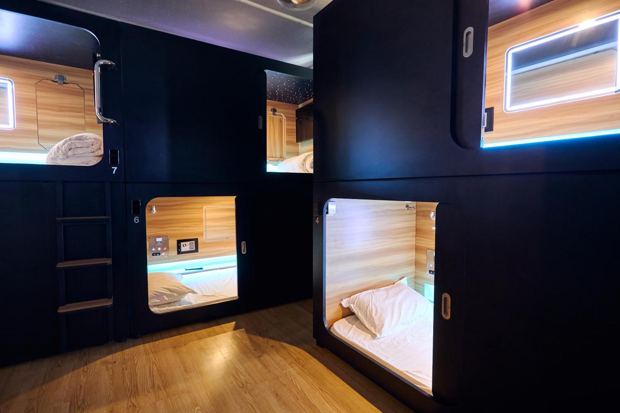 Capsule Hotel Montréal Buitenkant foto